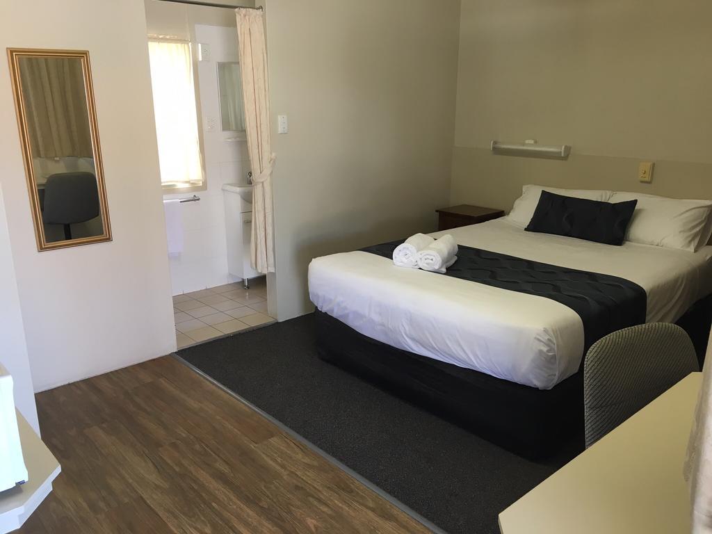 Plantation Park Motor Inn Ayr Chambre photo