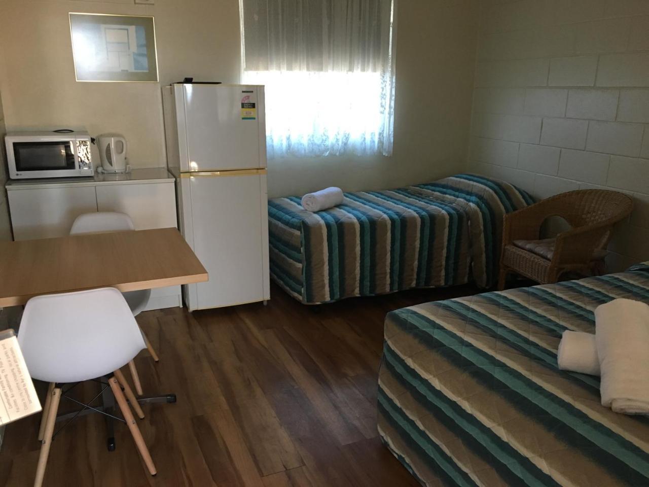 Plantation Park Motor Inn Ayr Extérieur photo